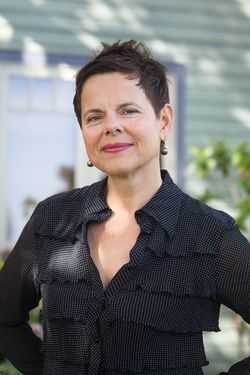 サビーネ・フリューシュトゥック教授