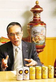 <strong>寺坂史明 サッポロビール社長</strong>●1949年4月12日生まれ。宮崎県出身。72年慶應義塾大学法学部卒、同年サッポロビール(現サッポロホールディングス)入社。現サッポロビール九州本部長、マーケティング本部長など歴任。2009年、専務執行役員に就任、10年3月から現職。主に営業、企画部門を歩み、宣伝部ではテレビCMの企画も手がけた。