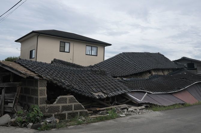 地震の被害を受けた家屋