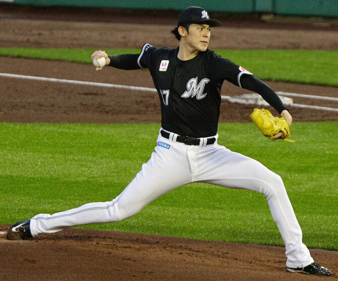 2024年4月30日、ほっともっとフィールド神戸にて試合に出場する佐々木朗希