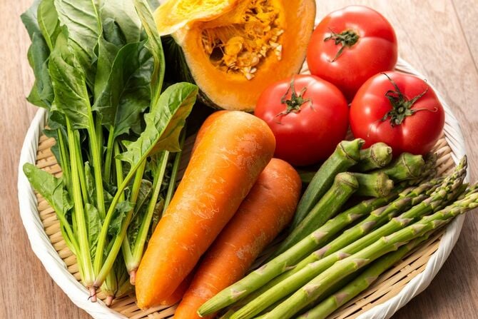 緑黄色野菜の入ったザル