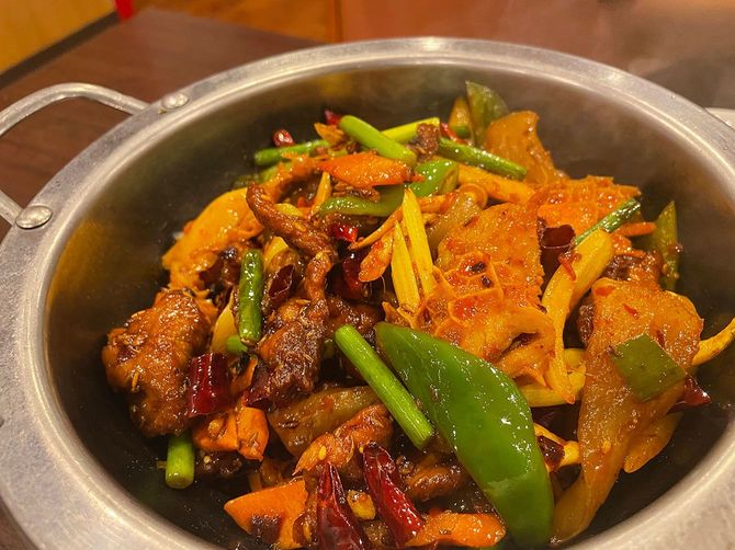 西川口で食べた東北（旧満洲）料理。こちらは見た目ほどの味ではなかったが……