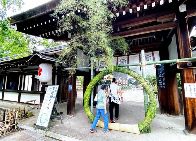 茅の輪くぐり（京都市・平野神社で）