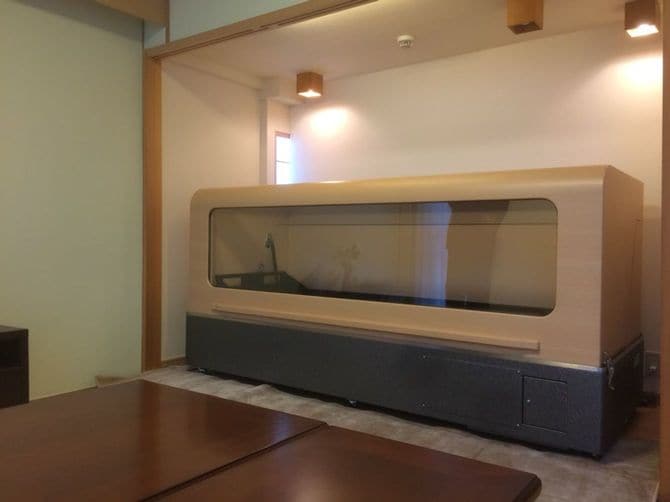 故人が見えるタイプの遺体安置カプセル