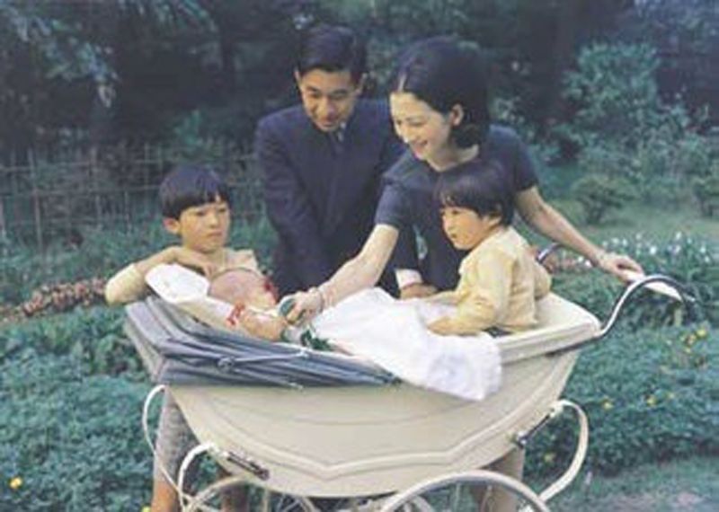 1969年9月、皇太子明仁親王、皇太子妃と3人の子供たち、徳仁親王、文仁親王、清子妃（当時）