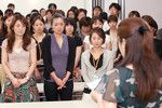 全社員4217人の99%が女性。本社も例外ではない。121人中、男性社員はたった19人。