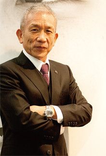 <strong>日本マクドナルドHD会長兼社長兼CEO 原田泳幸</strong>●1948年、長崎県生まれ。県立佐世保南高校卒。東海大学工学部卒業。日本NCR、横河ヒューレット・パッカードなどを経て、97年、アップルコンピュータジャパン社長就任。米本社副社長兼務。2004年3月、日本マクドナルドHD副会長兼CEO就任。05年3月より現職。