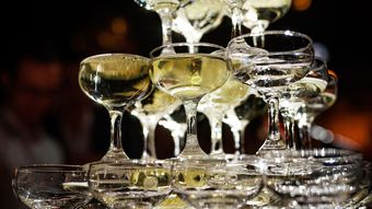 コンビニで｢3万円のドンペリ｣が売れるのは日本だけ…｢悪魔のワイン｣を｢世界一高い泡｣に変えた驚きの方法