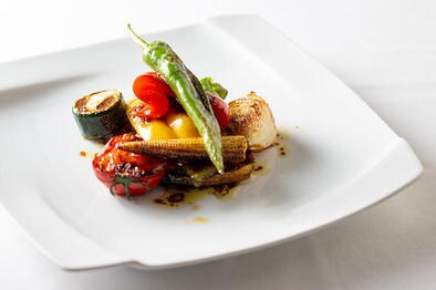 フランボワーズビネガーが夏野菜を甘くしてくれる！ビストロの「焼き野菜グリエ」