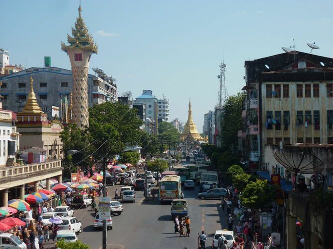 ミャンマーのダウンタウンストリート