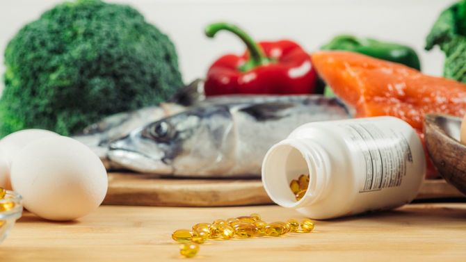 ビタミンDサプリメントとビタミンDを含む魚や野菜や卵