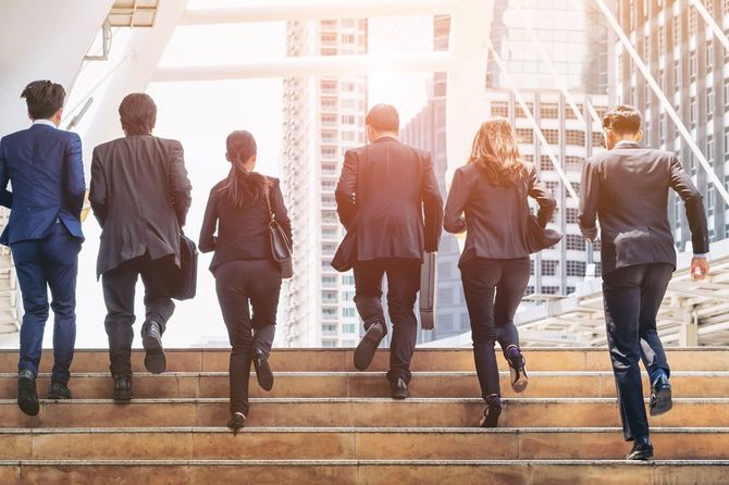 ビジネスマンのグループ