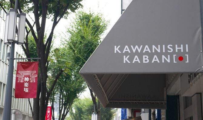 神楽坂のメインストリートに6坪の店舗を構えた