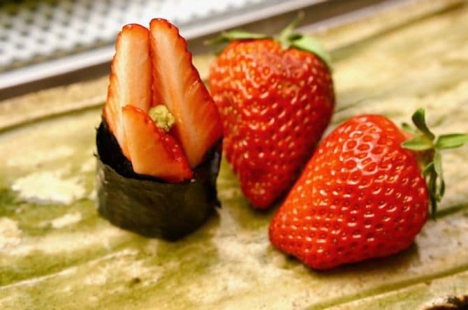 イチゴ軍艦と大粒のイチゴ