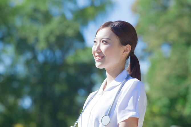 笑顔の看護師