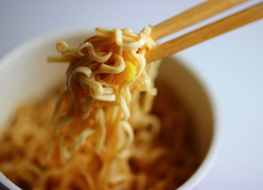 貧乏な人が豚肉と麺をたくさん食べるワケ "おなかを満たす"食事に偏っている