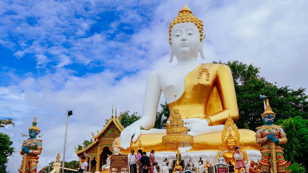 ｢敬う気持ち｣と｢お金ほしい｣が入り交じっている…仏教国タイで人々が僧侶に投げかける｢奇妙な質問｣の真相 ｢僧侶になって何年?｣｢何人きょうだい?｣