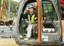 重機とダンプで食っていく女性の"胸の内"