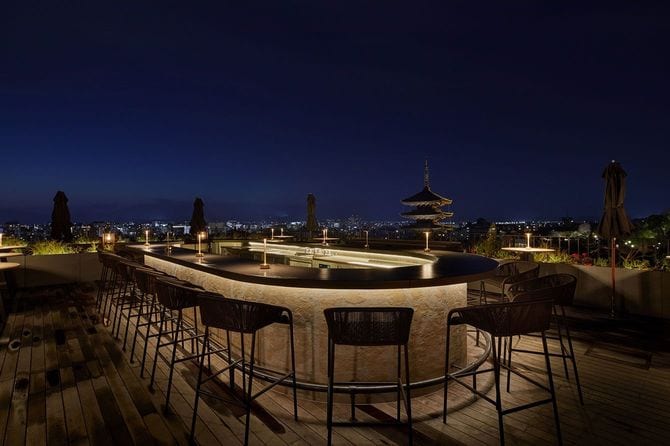 京都市東山区にある「ザ・ホテル青龍 京都清水」のルーフトップバー「K36 The Bar ＆ Rooftop」