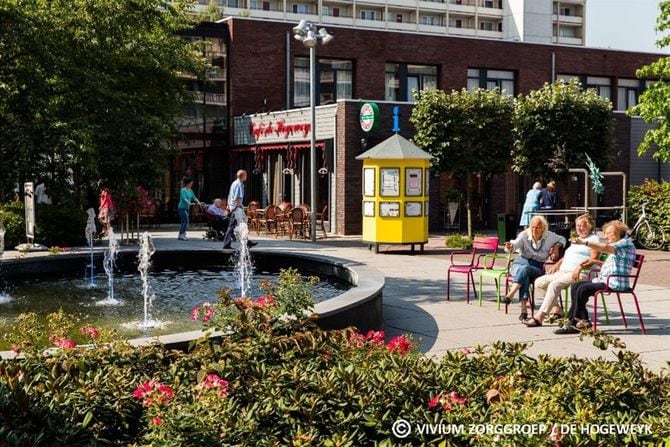 オランダのホグウェイにある噴水の広場