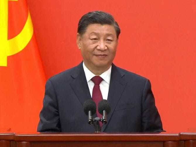 北京の人民大会堂で演説を行う中国共産党の習近平総書記