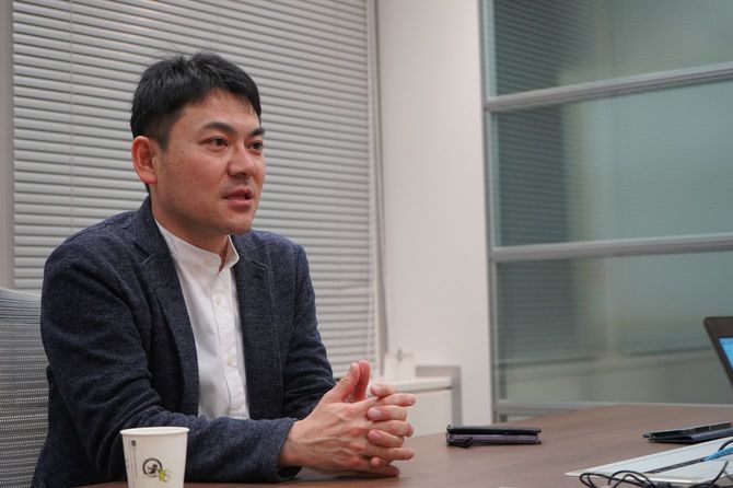 プレジデント社でインタビューに応じる安田峰俊氏
