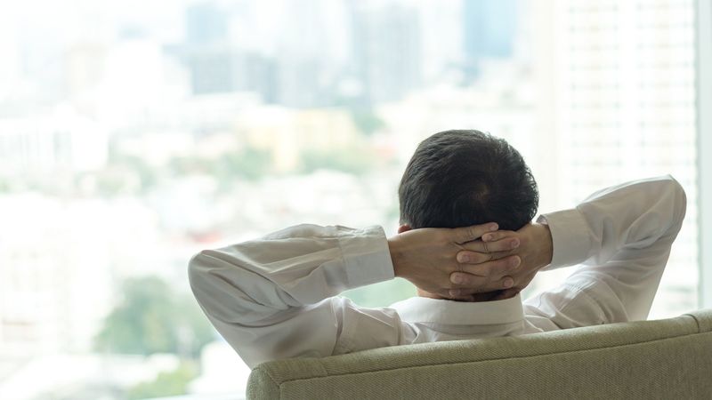 解雇されないギリギリで働く…元マッキンゼー経営学者が｢"働かないおじさん"こそ勝ち組｣と言い切るワケ 英語よりITスキルより重宝される｢働かないおじさん｣のマインドセット