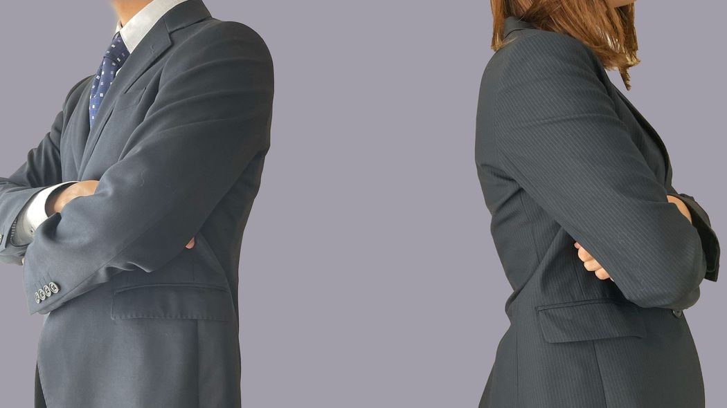 勤務先で不正を目撃したとき､｢内部告発｣と｢見て見ぬフリ｣､本当に得をするのはどちらか? ｢内部告発に報復｣昭和の悪文化は変わらず｢見て見ぬフリ｣でも法的責任