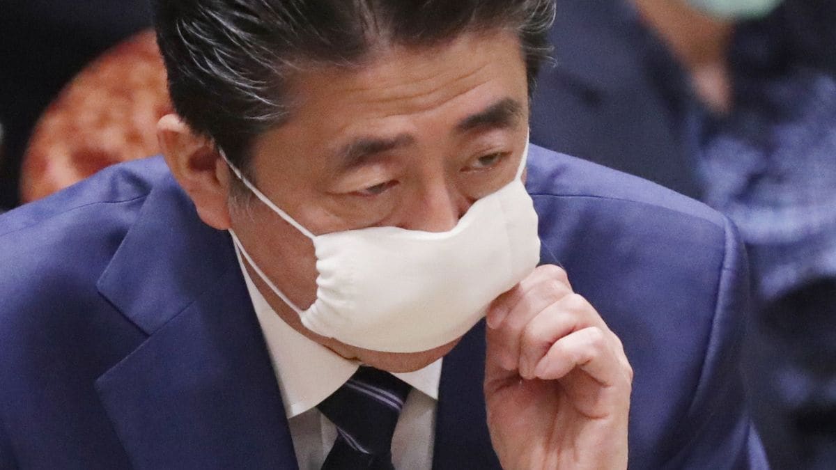 ホワイトマスク 1枚入り ウイルス対策 安倍さんのマスク コロナの頃に 政府か アベノマスク」未配布分は全量回収、伊藤忠と興和の2社が発表。不良品