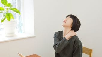 なぜ、男に腰痛が多く、女に肩こりが多いのか