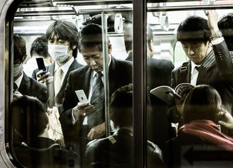 "帰りの電車で仕事メール"は残業になるか