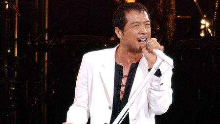 YAZAWAタオルにしみこんでいるのは汗だけではなかった…矢沢永吉の