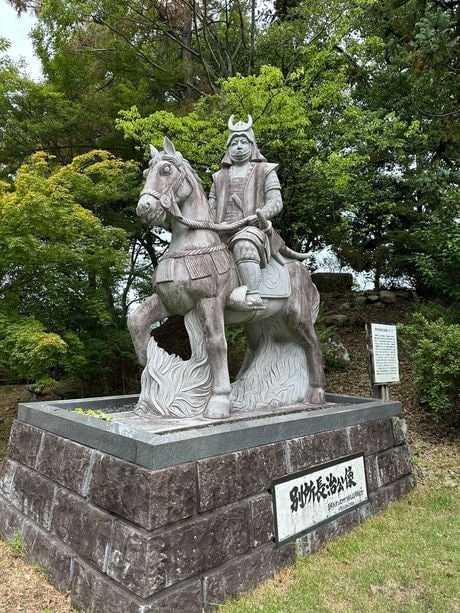 別所長治公像