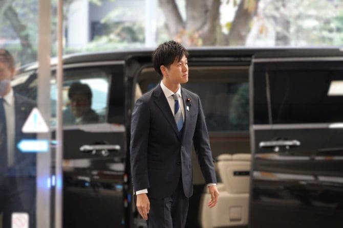 2025年10月25日、初登庁する鈴木憲和農林水産大臣