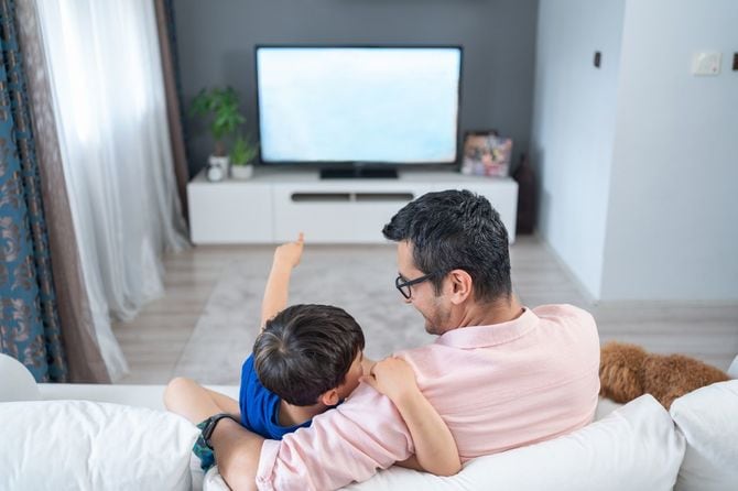 一緒にテレビを見る