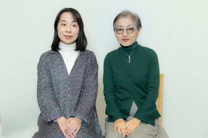 辛酸なめ子さん（左）、大塚ひかりさん（右）
