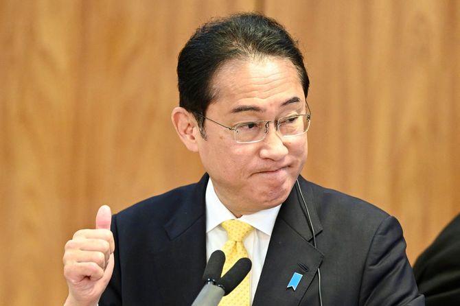 2024年5月3日、ブラジリアのプラナルト宮殿でブラジルのルイス・イナシオ・ルーラ・ダ・シルバ大統領(フレーム外)との共同記者会見に臨む岸田文雄首相。