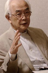 <strong>柳田邦男</strong>●1936年、栃木県生まれ。NHK記者を経てノンフィクション作家に。72年、『マッハの恐怖』で第3回大宅壮一ノンフィクション賞、79年、『ガン回廊の朝』で第1回講談社ノンフィクション賞、95年、『犠牲（サクリファイス）わが息子・脳死の11日』とノンフィクション・ジャンルの確立への貢献で、第43回菊池寛賞を受賞。