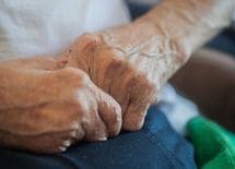 老親の「シモの始末」平静を装う息子・娘