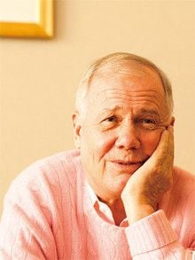 <strong>Jim Rogers</strong>●投資家。1942年生まれ。イェール大学卒業後、オックスフォード大学ベリオル・カレッジ修了。米陸軍に従事した後、ウォール街で働く。ジョージ・ソロスと投資会社クォンタムファンドを設立、10年間で4000％を超えるリターンを実現。37歳で引退し、世界を旅して回る傍ら、コロンビア大学で教鞭をとる。著書に『中国の時代』『人生と投資で成功するために』など。現在、シンガポール在住。