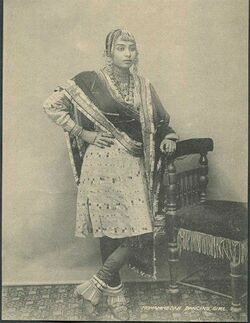 1890年代に撮影された「ムハンマドの踊る少女」のスタジオ ポートレート