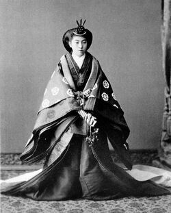 明治33年（1900年）、結婚の儀に臨む九条節子さん（写真＝宮内庁／PD-Japan-oldphoto／Wikimedia Commons）