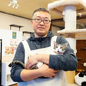 神戸の猫カフェ店員が心を痛める 猫好き同士を隔てる 壁 とは 純血種 雑種どちらも同じ猫なのに 2ページ目 President Online プレジデントオンライン