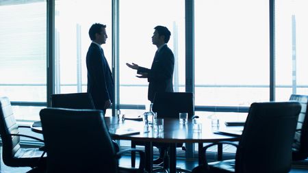 雑談上手の共通点 三流は喋り続け 二流は聞くに徹する では一流は 話す 聞く だけでは足りない President Online プレジデントオンライン
