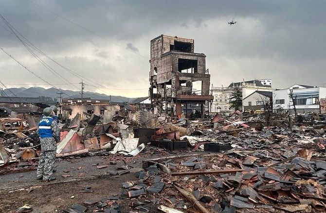石川県輪島市の輪島朝市のあった場所での航空自衛隊によるドローンによる捜索活動