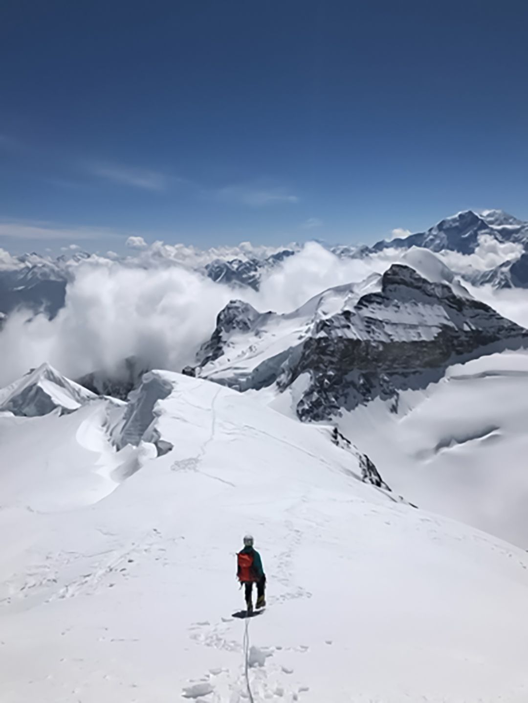 パンカールヒマール下山中、2022年に登ったサウラヒマールが映る