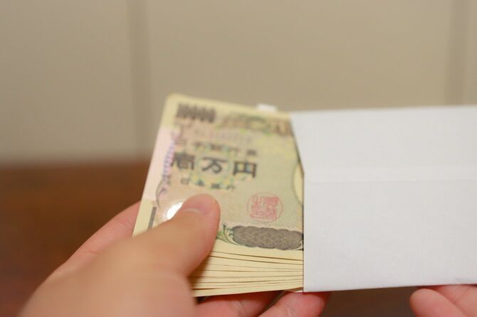 封筒に入った1万円札