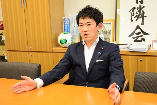 メタバースの普及には民間技術だけでなく、早急な法的整備も必要だという