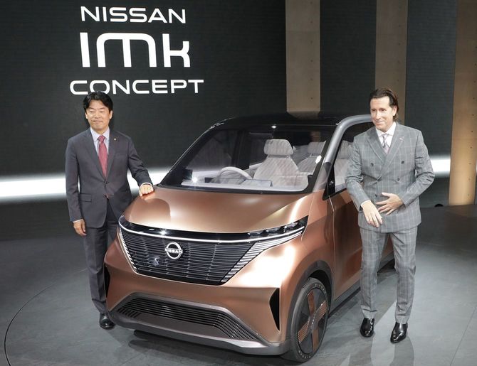公開された日産の軽自動車サイズの電気自動車（EV）「ニッサン IMk」＝2019年10月23日、東京都江東区の東京ビッグサイト