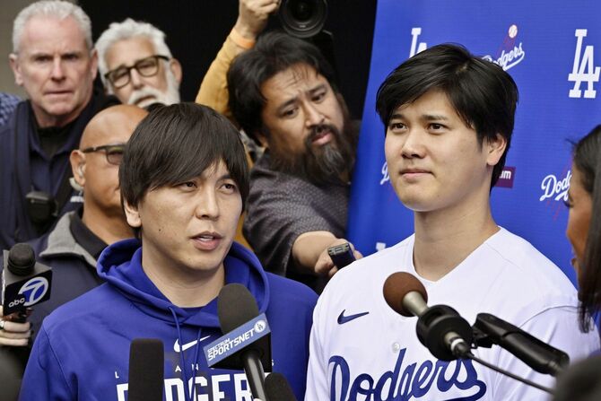 米大リーグ、ドジャースの大谷翔平選手と水原一平氏